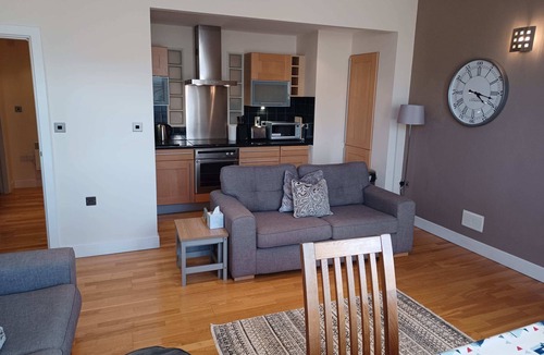 South Cliff Apartment | 12 Easby Hall Summary