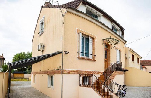 Villeneuve-Saint-Georges Apartment | 120 m² Serviced apartment ∙ 5 bedrooms ∙ 9 guests