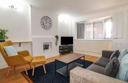 Leicester House | 12 Gorse Lane