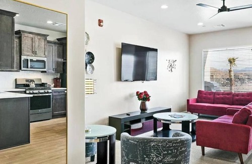 Hurricane House | 12-Guest Luxury Retreat-Near Zion, Pool & Fire Pit