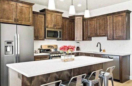 Hurricane House | 12-Guest Luxury Retreat-Near Zion, Pool & Fire Pit
