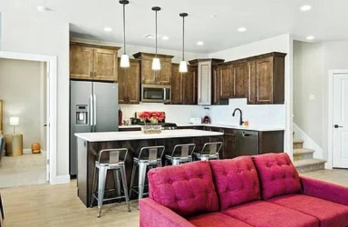 Hurricane House | 12-Guest Luxury Retreat-Near Zion, Pool & Fire Pit