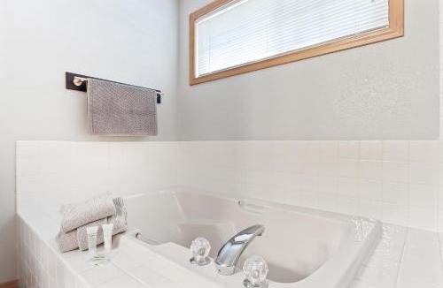 Deer Park House | 12 Hart Mountain