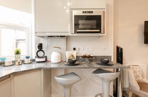 Reading Apartment | 12 Helena Luxury Serviced Apartment