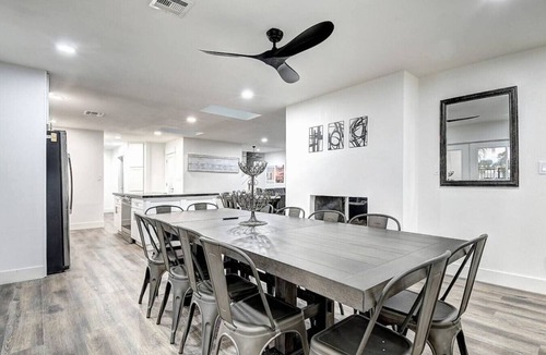 Paradise Valley Village House | 12 Large Bedrooms | Waterfall | Game Lounge