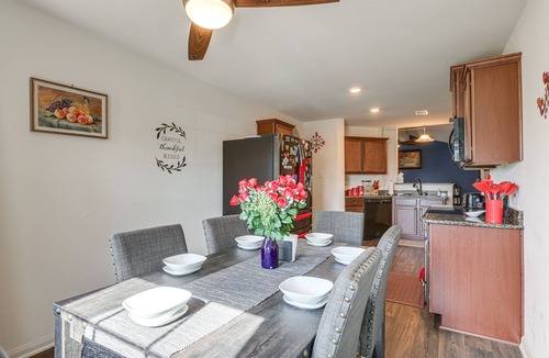 Santa Fe House | 12 Mi to Beach! Texas Gulf Coast Home w/Patio