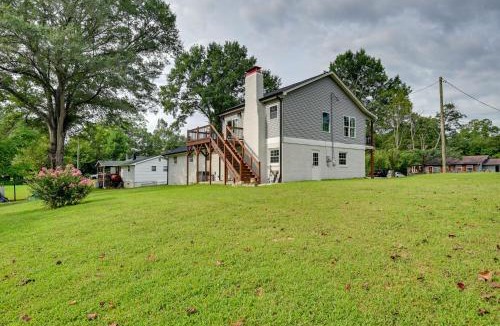 Midway Apartment | 12 Mi to Downtown Winston-Salem: Apt w/Balcony!