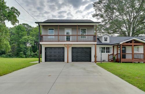 Midway Apartment | 12 Mi to Downtown Winston-Salem: Apt w/Balcony!