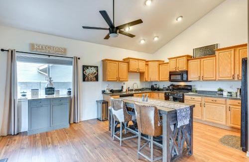 Flagstaff House | 12 Mi to Flagstaff: Pet-Friendly Home w/Sunroom!