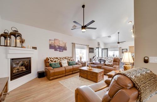 Flagstaff House | 12 Mi to Flagstaff: Pet-Friendly Home w/Sunroom!