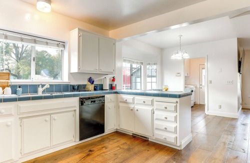 Sacramento House | 12 Mi to Folsom Historic District: NorCal Getaway