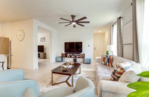 Elmendorf House | 12 Mi to San Antonio River Walk: Home w/Yard!