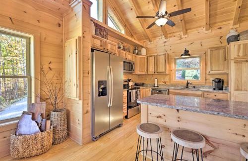 Banner Elk House | 12 Mi to Sugar Mtn! Group Getaway w/2 Decks