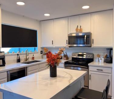 Estrella Village House | 12 min to Phoenix Raceway Perfect for Large groups &Work
