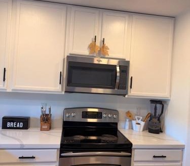 Estrella Village House | 12 min to Phoenix Raceway Perfect for Large groups &Work