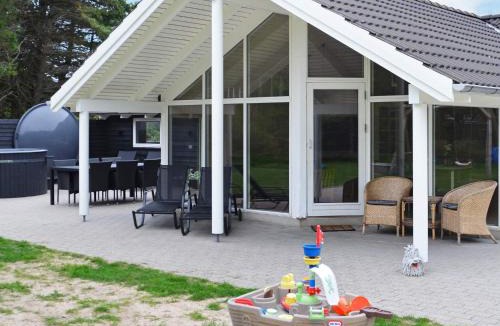 Kongsmark House | 12 person holiday home in R m