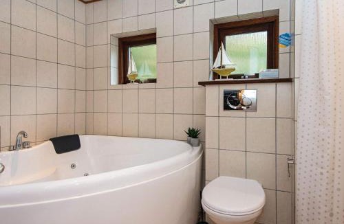 Øer Strand House | 12 person holiday home in Ebeltoft