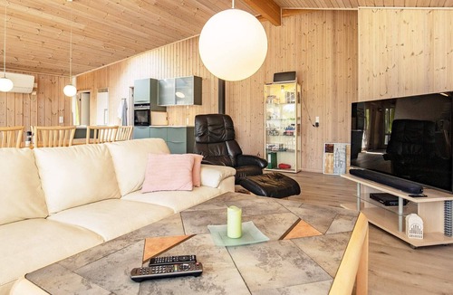 Kramnitse House | 12 person holiday home in Rødby-By Traum