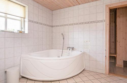 Hou House | 12 person holiday home in Hals