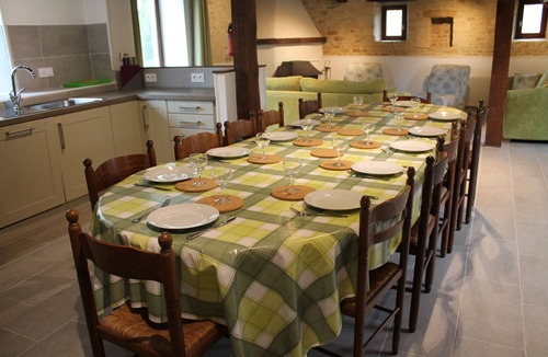 Fresne-la-Mere House | 12-person Martin gîte (accessible) just a stone's throw from Suisse Normande!