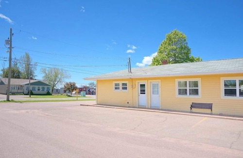 Summerside Apartment | (12) Private Double Suite at Green Acres Summerside