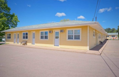 Summerside Apartment | (12) Private Double Suite at Green Acres Summerside