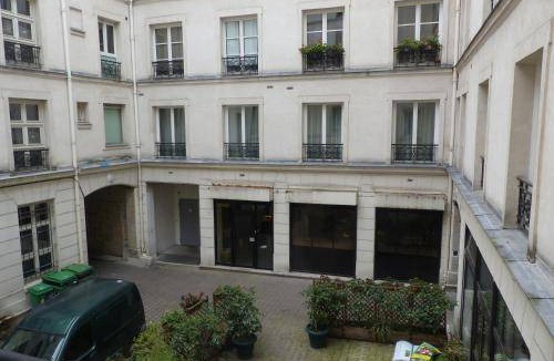 3rd Arrondissement Apartment | 120 m² Apartment ∙ 4 bedrooms ∙ 10 guests
