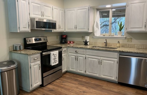 Boerne House | 1200 s/f country guest house 7 minutes to historic Main St. in Boerne!