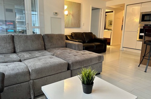 Bathurst Quay Apartment | 1200+sqft Luxury Corner Suite