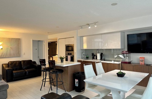 Bathurst Quay Apartment | 1200+sqft Luxury Corner Suite