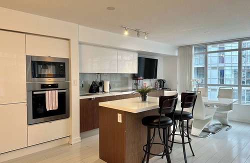 Bathurst Quay Apartment | 1200+sqft Luxury Corner Suite