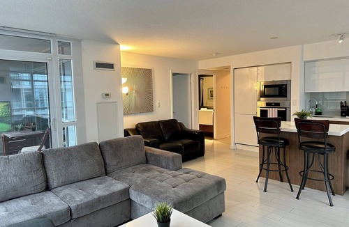 Bathurst Quay Apartment | 1200+sqft Luxury Corner Suite