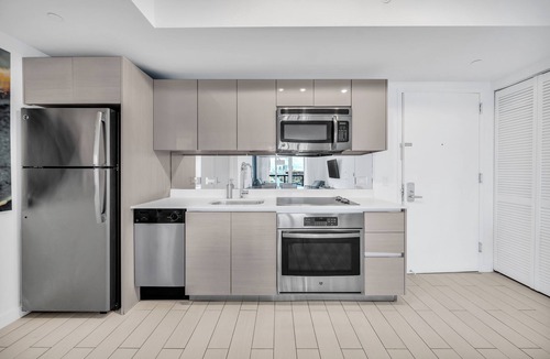 Hallandale Beach Hotel | 1209 B
