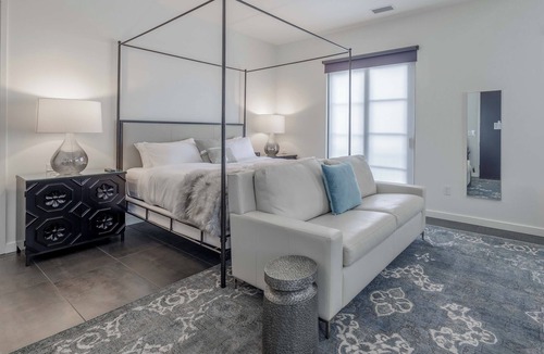 West End Hotel | 121 Hotel by AvantStay | Modern Executive Suite w/Juliet Balcony In Nashville!