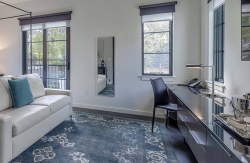 West End Hotel | 121 Hotel by AvantStay | Modern Executive Suite w/Juliet Balcony In Nashville!