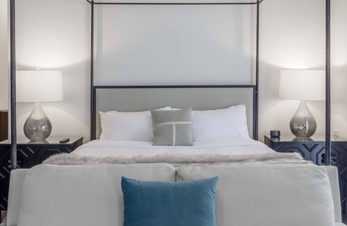 West End Hotel | 121 Hotel by AvantStay | Modern Executive Suite w/Juliet Balcony In Nashville!