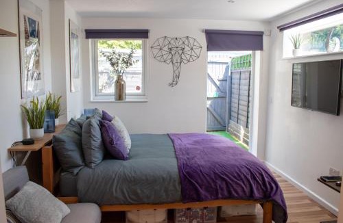 Bishop's Stortford Apartment | 121 Studio - Apartment with Kitchen, Terrace, Stansted Airport Shuttle