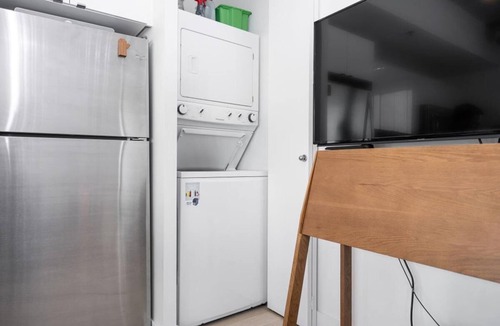 Downtown Winnipeg Condo | (1210)Downtown Glasshouse Gorgeous 2BR 1BATH +PARKING+Fast WiFi (311)