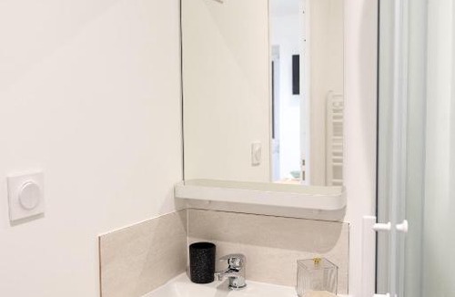 Cambrai Apartment | 1225Location