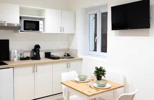 Cambrai Apartment | 1225Location