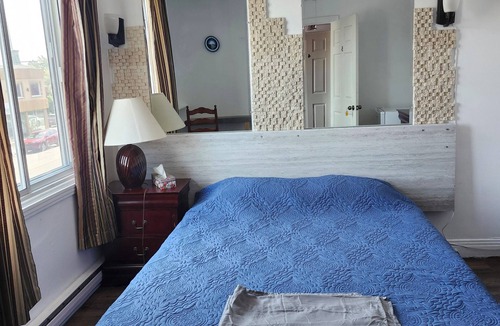 Pont-Viau Apartment | 124/2 A private room in a appartement(queen bed) shared bathroom and kitchen