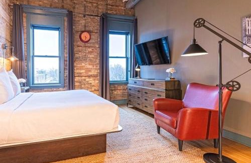West Dundee Apartment | 124 Lofts - Downtown Dundee - Walk to Dining