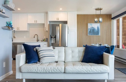 Kennydale Apartment | 124 -Relaxing Lakeside Haven