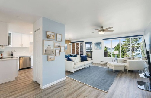 Kennydale Apartment | 124 -Relaxing Lakeside Haven