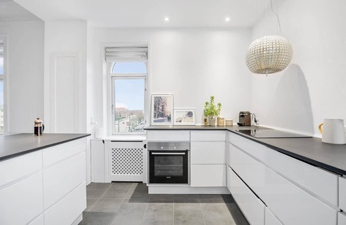 Strandvejen Condo | 125 m2 luxury in Hellerup with balcony & fireplace