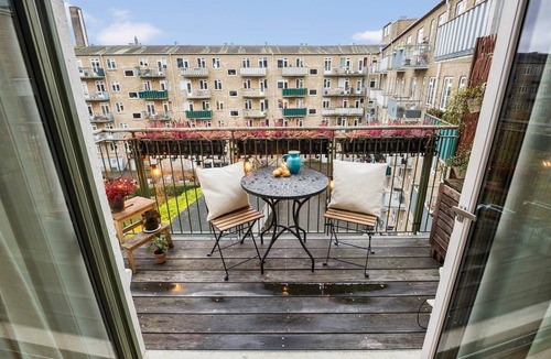 Strandvejen Condo | 125 m2 luxury in Hellerup with balcony & fireplace