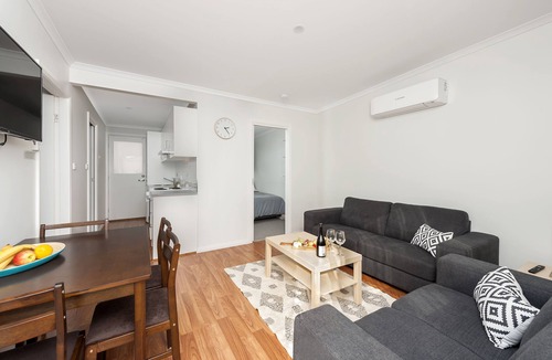 Milton Apartment | 125 Milton