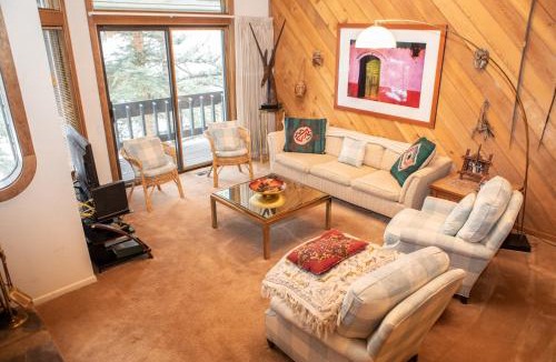 Avon House | 126 Ridgepoint Townhouse
