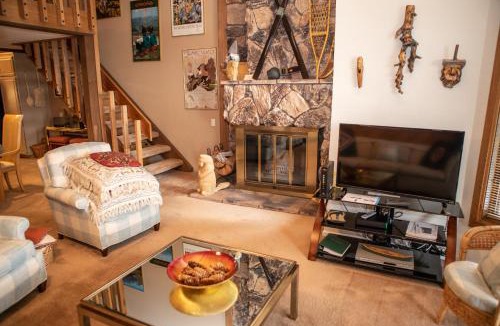 Avon House | 126 Ridgepoint Townhouse
