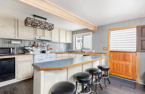 Bayview Boat Rental | 1270 ft² Boat